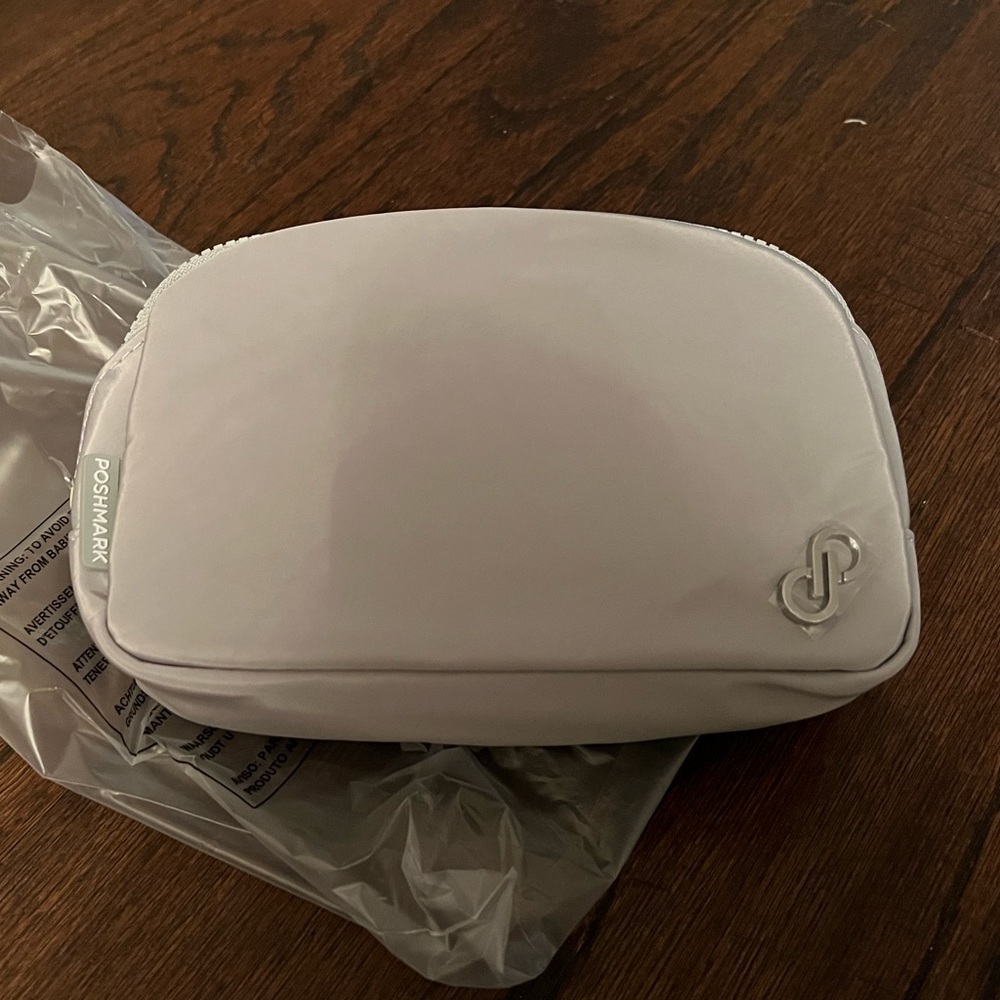 NWOT Poshmark Fanny Pack In Light Gray